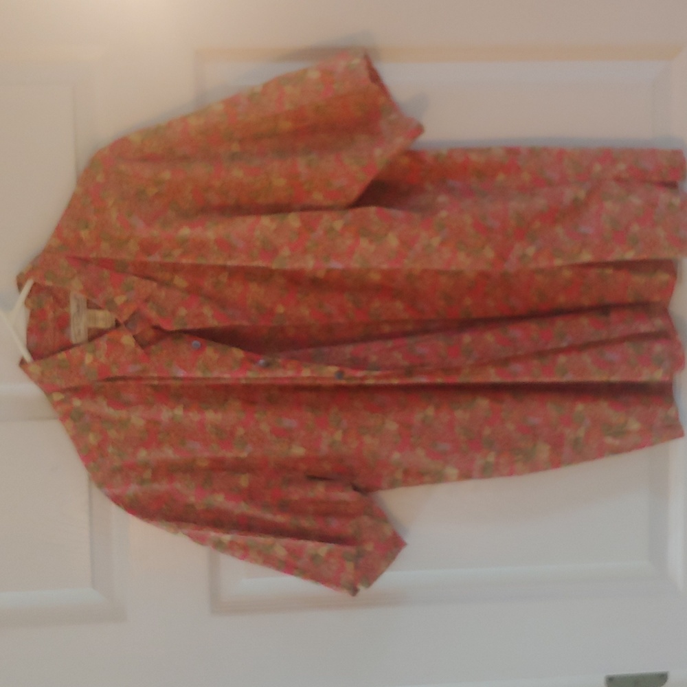 Men's Tori Richard summer shirt, with side vents, not a button down